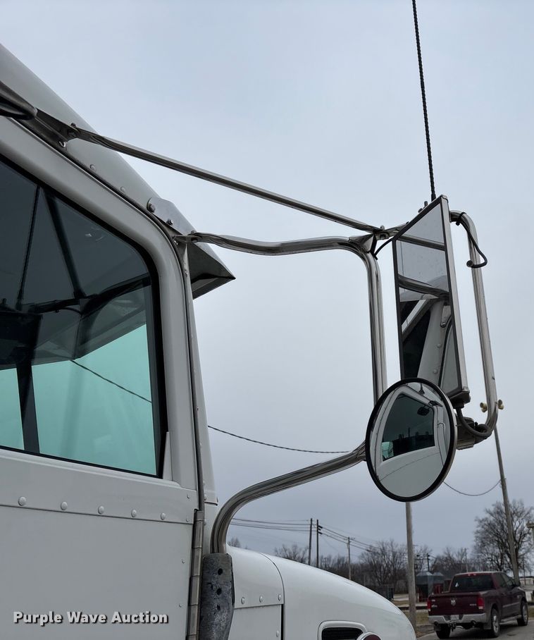 image for item FG0026 2007 Peterbilt PB335 refrigerated truck