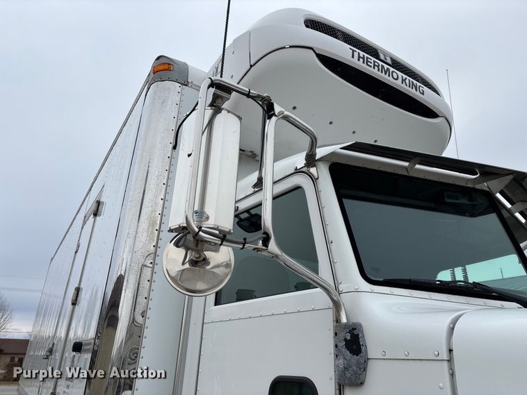 image for item FG0026 2007 Peterbilt PB335 refrigerated truck