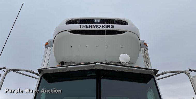 image for item FG0026 2007 Peterbilt PB335 refrigerated truck