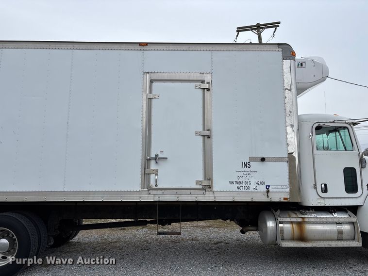 image for item FG0026 2007 Peterbilt PB335 refrigerated truck