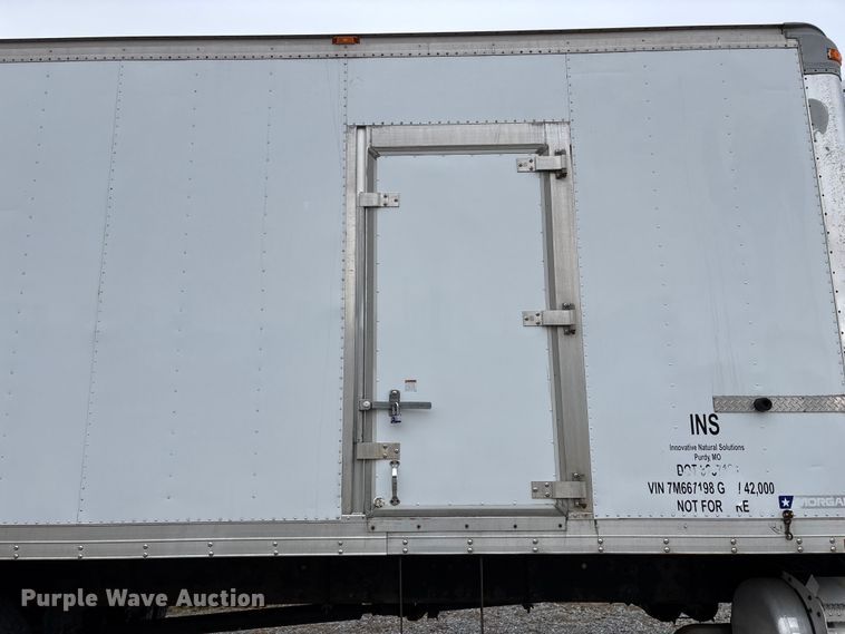 image for item FG0026 2007 Peterbilt PB335 refrigerated truck