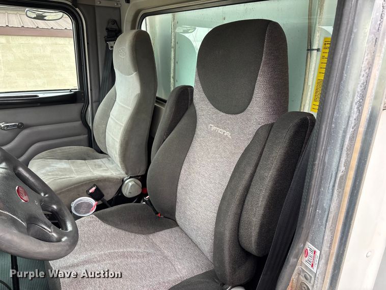 image for item FG0026 2007 Peterbilt PB335 refrigerated truck