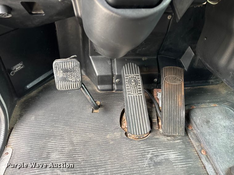 image for item FG0026 2007 Peterbilt PB335 refrigerated truck