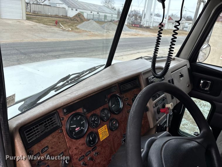 image for item FG0026 2007 Peterbilt PB335 refrigerated truck