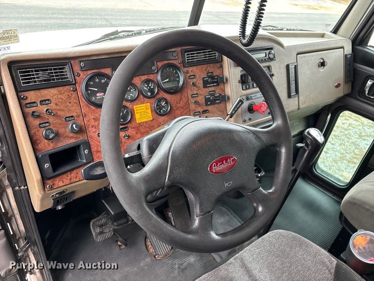 image for item FG0026 2007 Peterbilt PB335 refrigerated truck