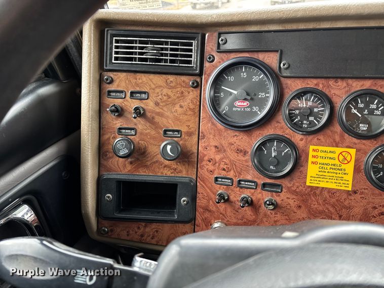 image for item FG0026 2007 Peterbilt PB335 refrigerated truck