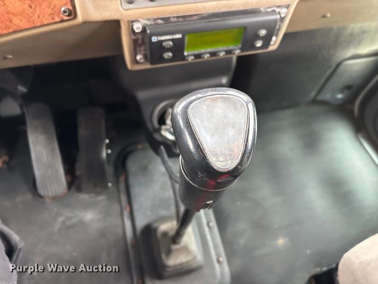 image for item FG0026 2007 Peterbilt PB335 refrigerated truck