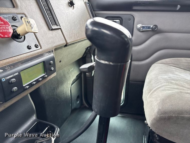 image for item FG0026 2007 Peterbilt PB335 refrigerated truck