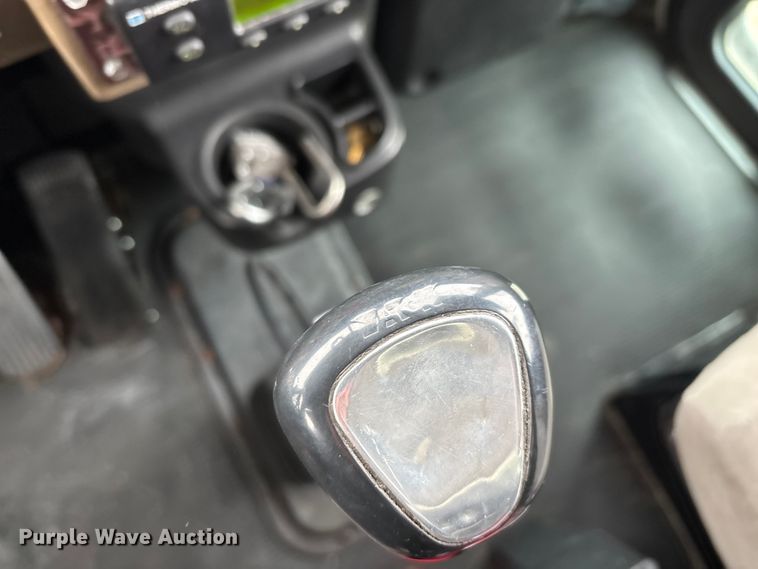 image for item FG0026 2007 Peterbilt PB335 refrigerated truck