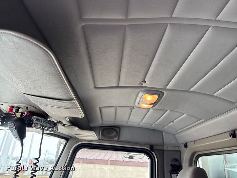 image for item FG0026 2007 Peterbilt PB335 refrigerated truck