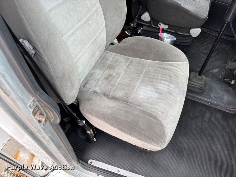 image for item FG0026 2007 Peterbilt PB335 refrigerated truck