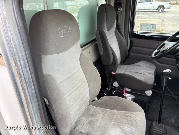 image for item FG0026 2007 Peterbilt PB335 refrigerated truck