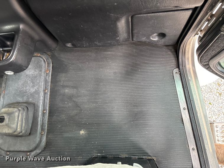 image for item FG0026 2007 Peterbilt PB335 refrigerated truck