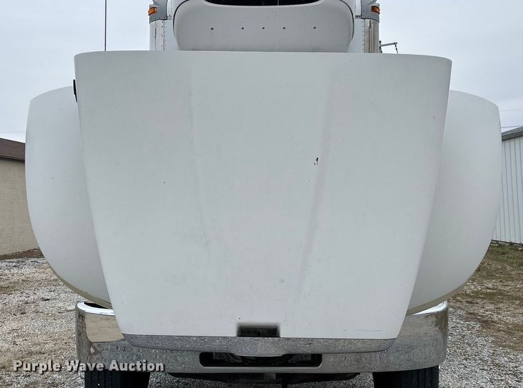 image for item FG0026 2007 Peterbilt PB335 refrigerated truck