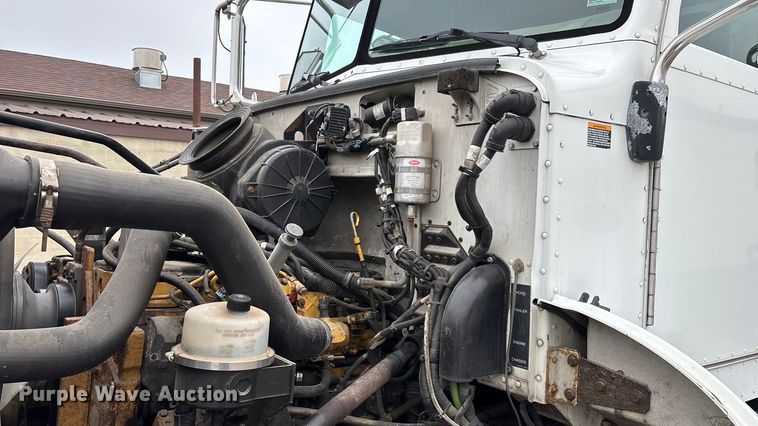 image for item FG0026 2007 Peterbilt PB335 refrigerated truck