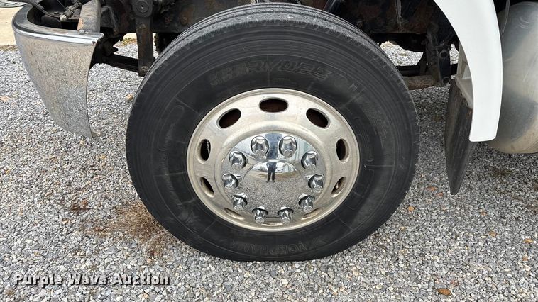 image for item FG0026 2007 Peterbilt PB335 refrigerated truck