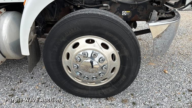 image for item FG0026 2007 Peterbilt PB335 refrigerated truck