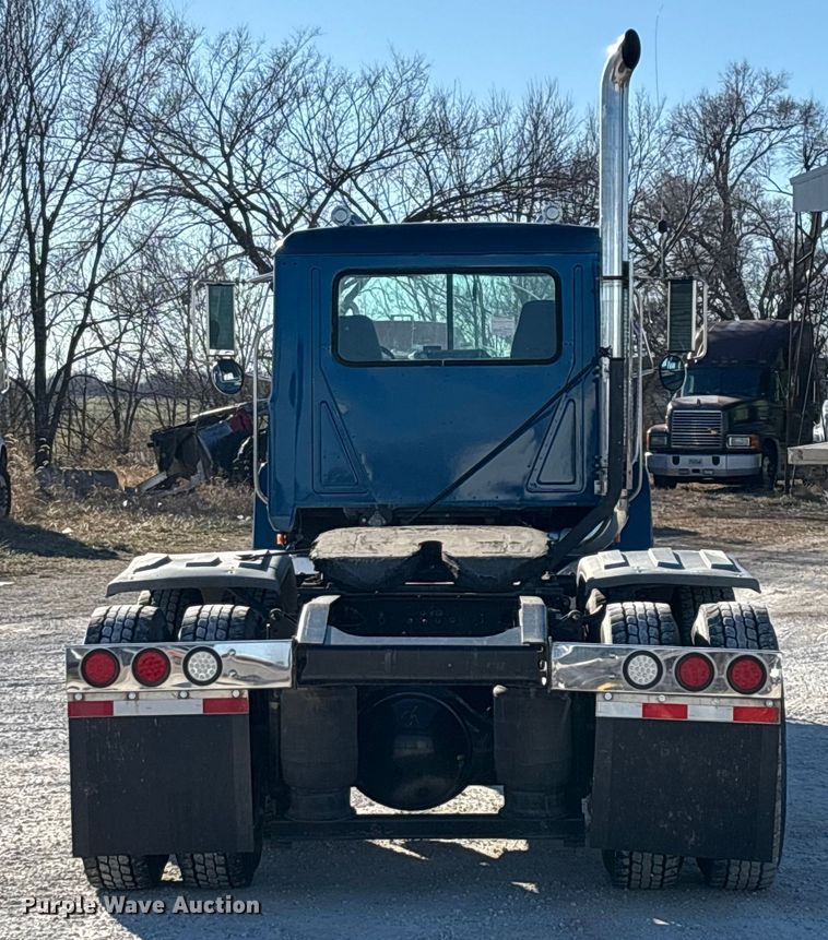 image for item FG0028 1999 Mack CH600 semi truck