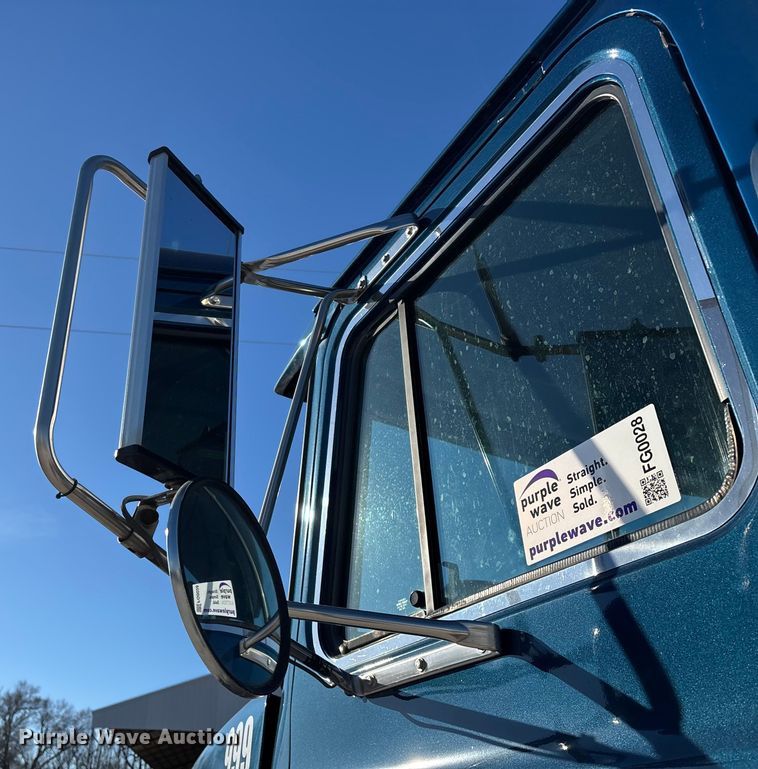 image for item FG0028 1999 Mack CH600 semi truck