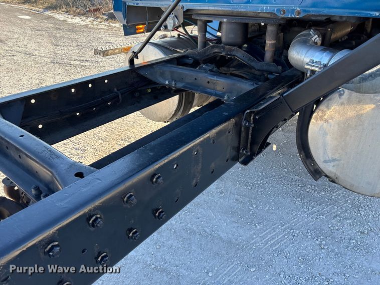 image for item FG0028 1999 Mack CH600 semi truck