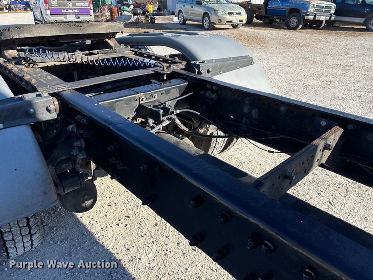 image for item FG0028 1999 Mack CH600 semi truck