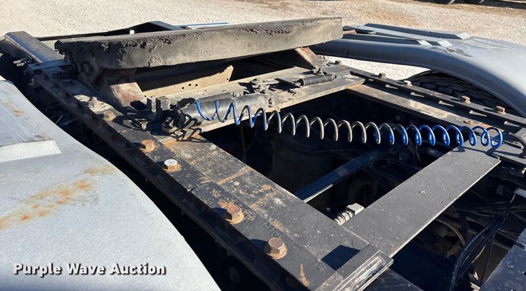 image for item FG0028 1999 Mack CH600 semi truck