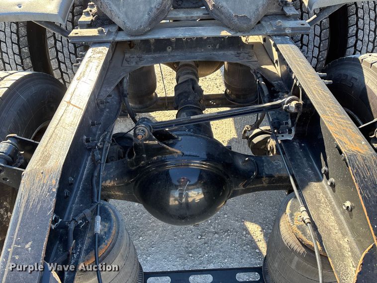 image for item FG0028 1999 Mack CH600 semi truck