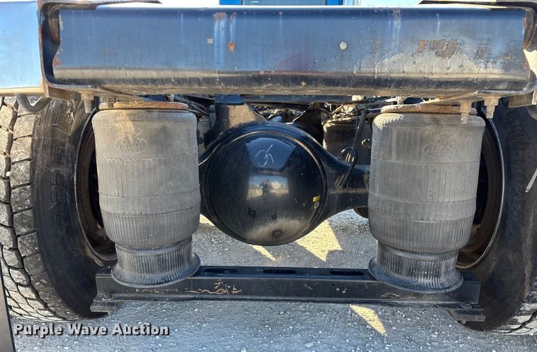 image for item FG0028 1999 Mack CH600 semi truck