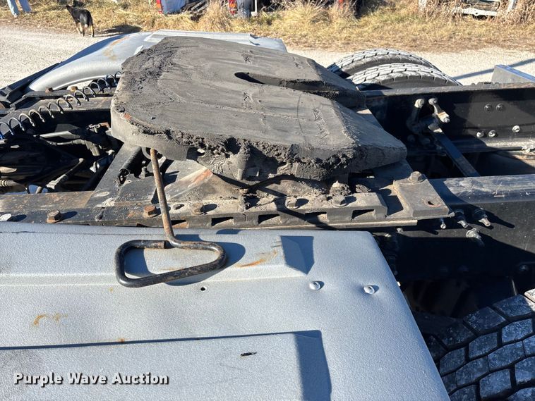 image for item FG0028 1999 Mack CH600 semi truck