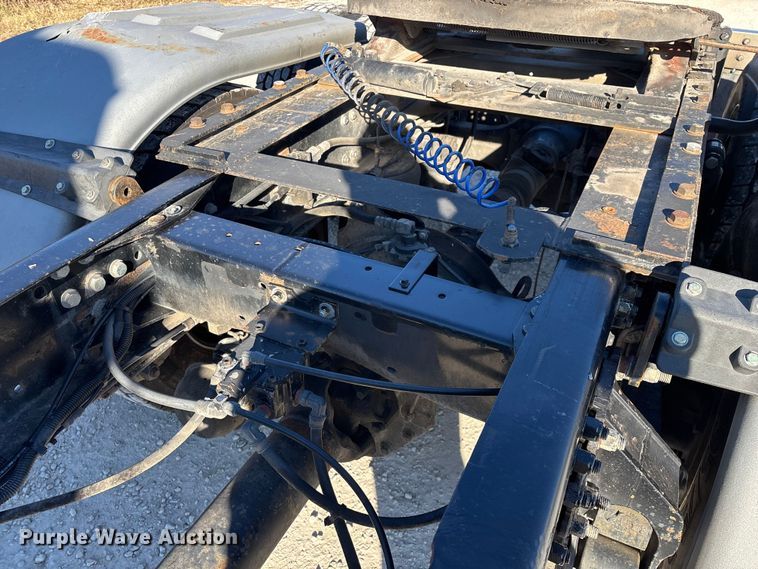 image for item FG0028 1999 Mack CH600 semi truck