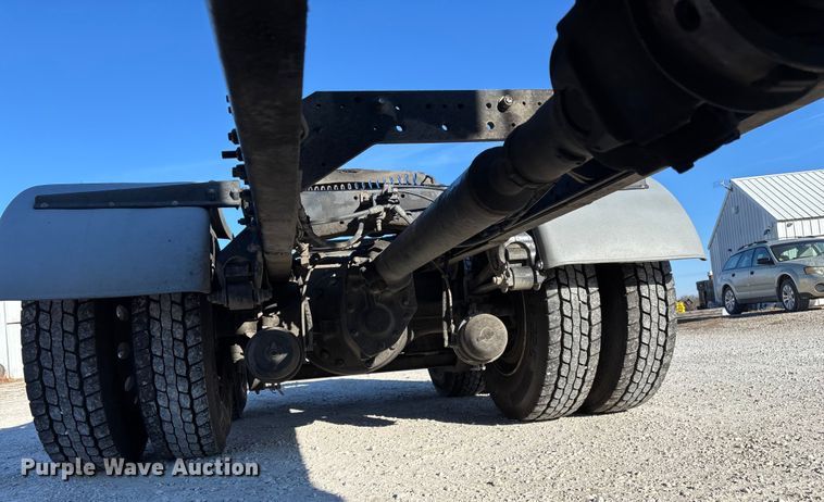 image for item FG0028 1999 Mack CH600 semi truck