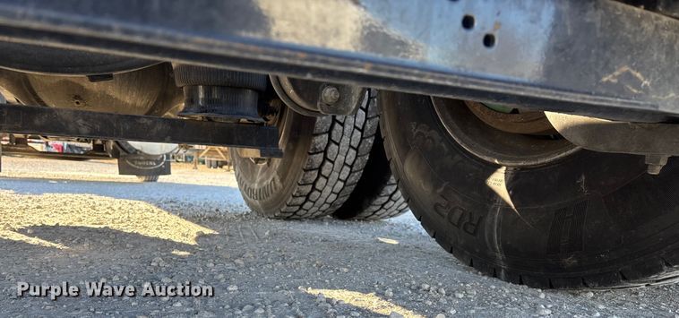 image for item FG0028 1999 Mack CH600 semi truck