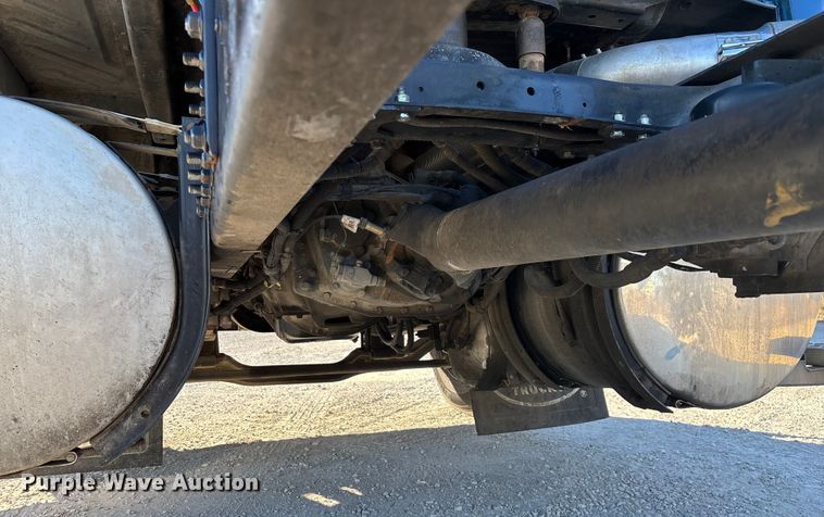 image for item FG0028 1999 Mack CH600 semi truck