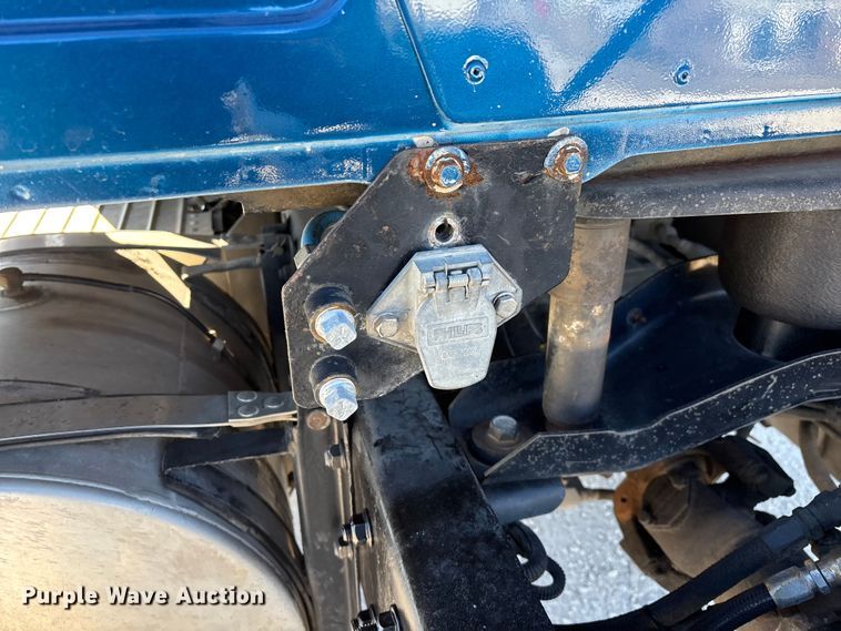 image for item FG0028 1999 Mack CH600 semi truck