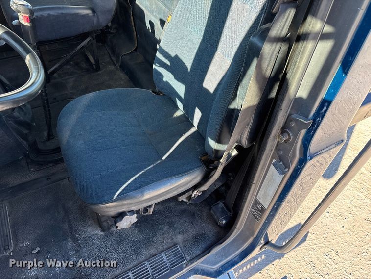 image for item FG0028 1999 Mack CH600 semi truck