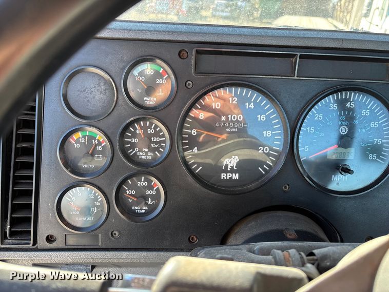 image for item FG0028 1999 Mack CH600 semi truck