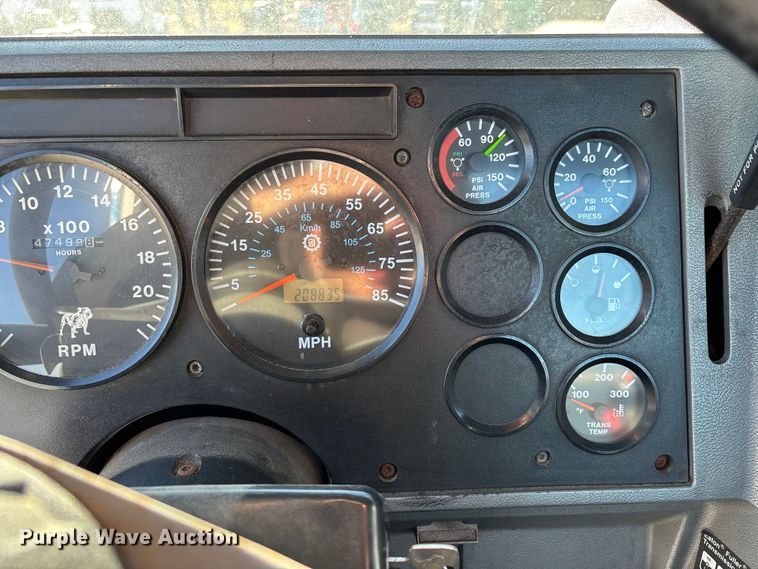 image for item FG0028 1999 Mack CH600 semi truck