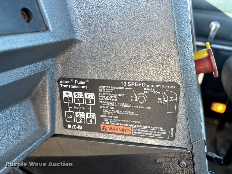 image for item FG0028 1999 Mack CH600 semi truck