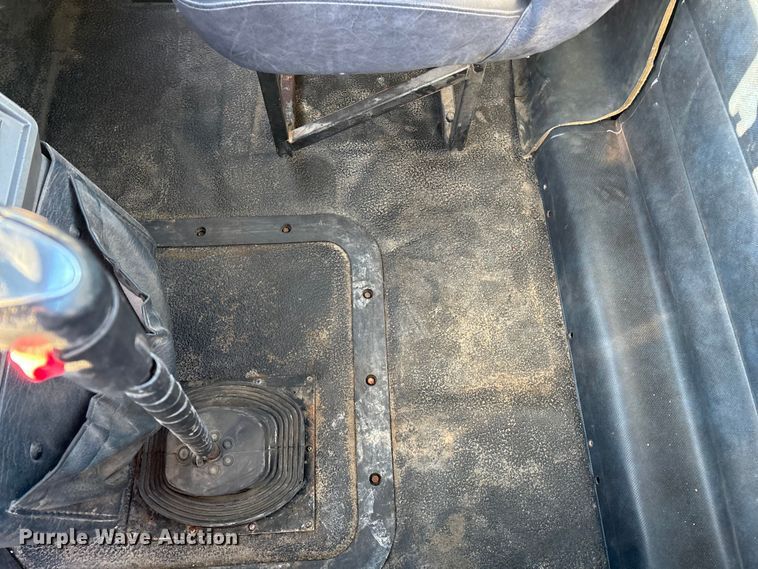 image for item FG0028 1999 Mack CH600 semi truck