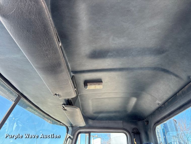 image for item FG0028 1999 Mack CH600 semi truck