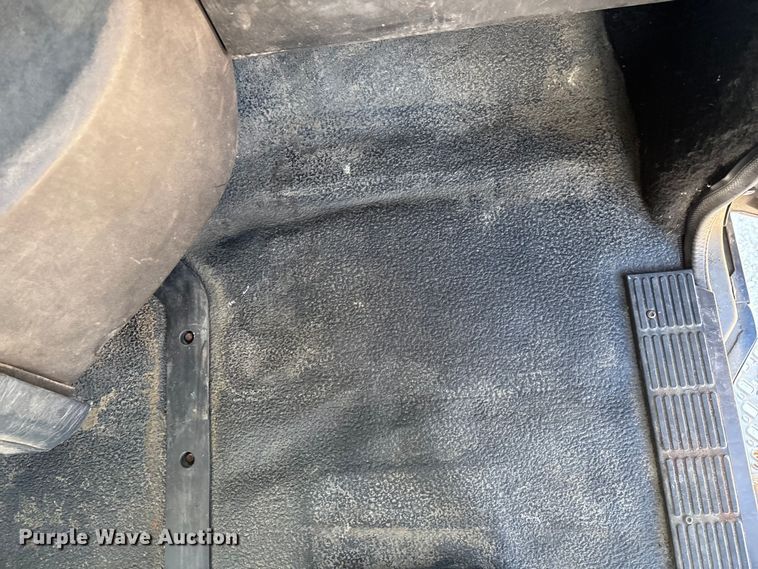 image for item FG0028 1999 Mack CH600 semi truck