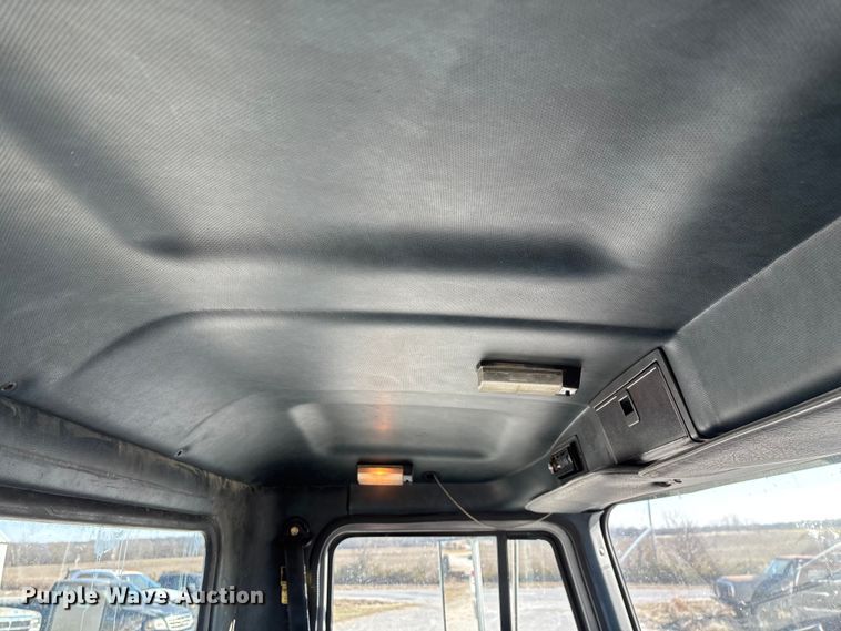 image for item FG0028 1999 Mack CH600 semi truck