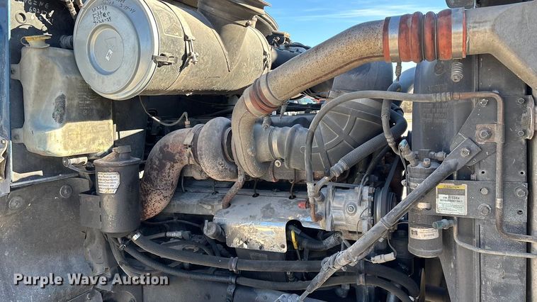 image for item FG0028 1999 Mack CH600 semi truck