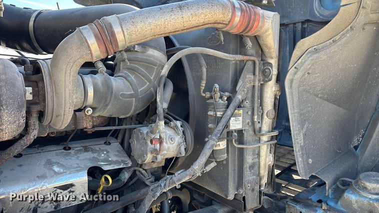 image for item FG0028 1999 Mack CH600 semi truck