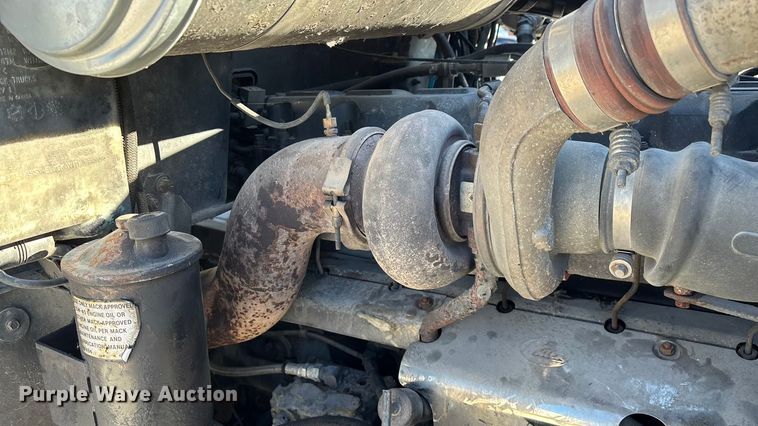 image for item FG0028 1999 Mack CH600 semi truck