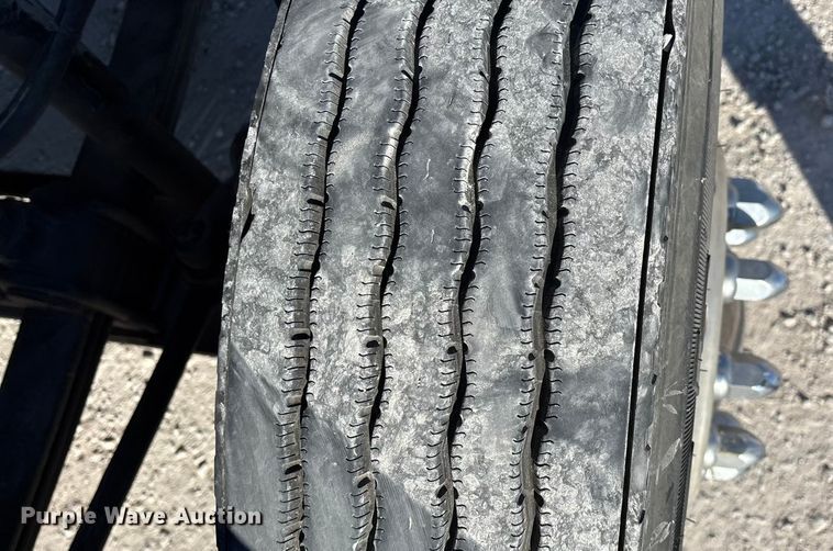 image for item FG0028 1999 Mack CH600 semi truck