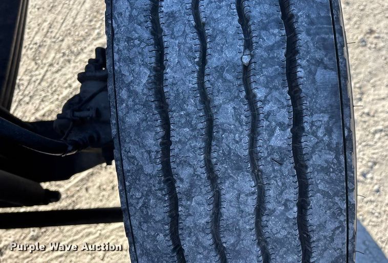 image for item FG0028 1999 Mack CH600 semi truck