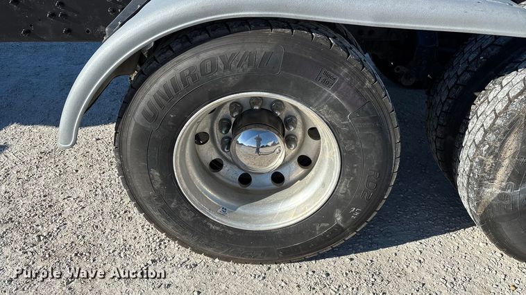 image for item FG0028 1999 Mack CH600 semi truck