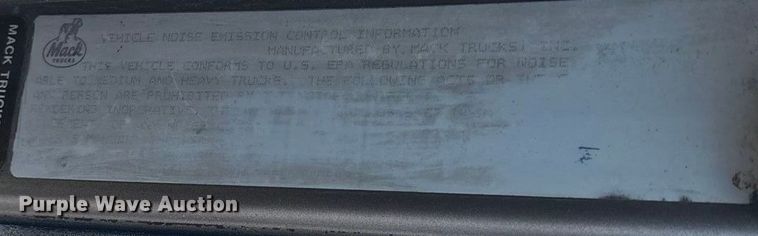 image for item FG0028 1999 Mack CH600 semi truck