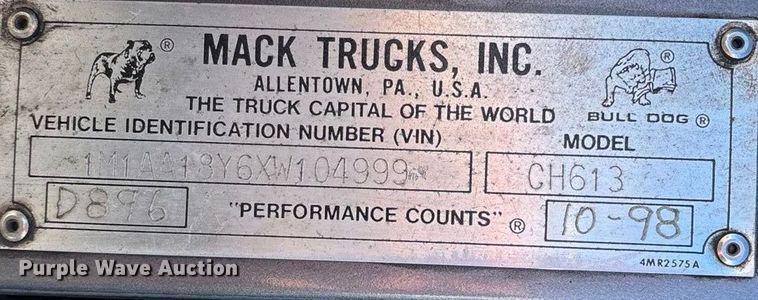 image for item FG0028 1999 Mack CH600 semi truck